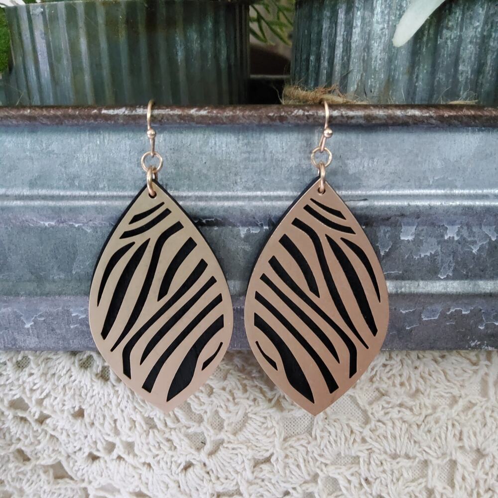Women's Fashion Boho Chic Filigree Layered Leather Dangle Leaf Earrings Gold